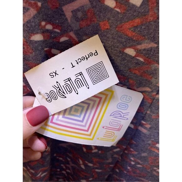 💕3/$30💕 LuLaRoe Perfect T Blue with Red and Pink Aztec Designs - Picture 3 of 9